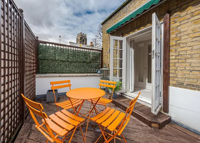 Modern 3 Bedroom Luxury House With Garage In Central London